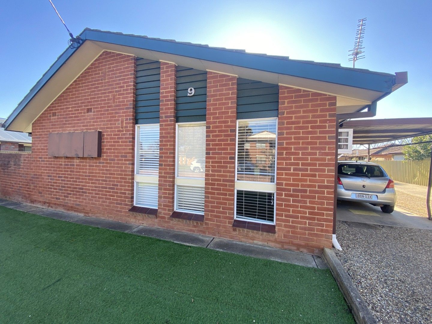 2 bedrooms Apartment / Unit / Flat in 1/9 Lampe Avenue WAGGA WAGGA NSW, 2650