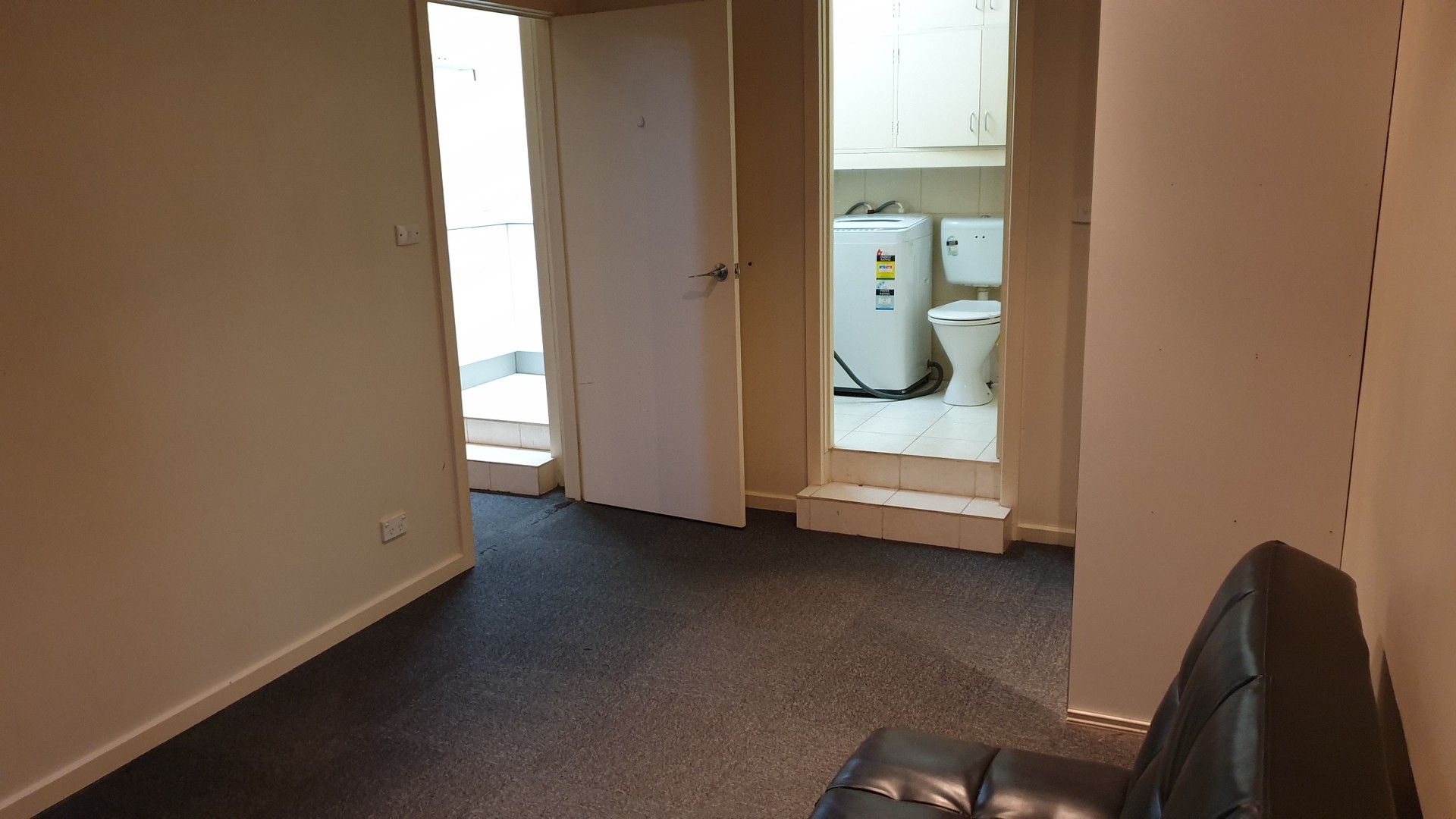 1 bedrooms Studio in Hargreave st HUNTINGDALE VIC, 3166