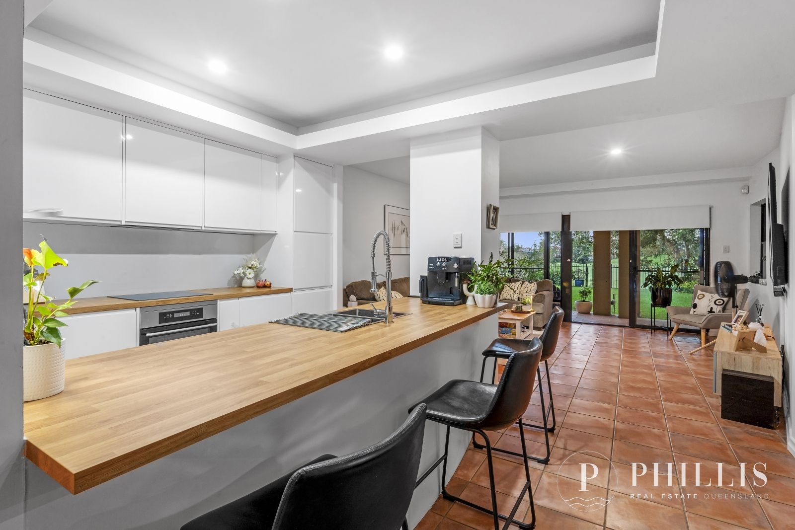 3274 The Palladian Drive, Hope Island QLD 4212, Image 2