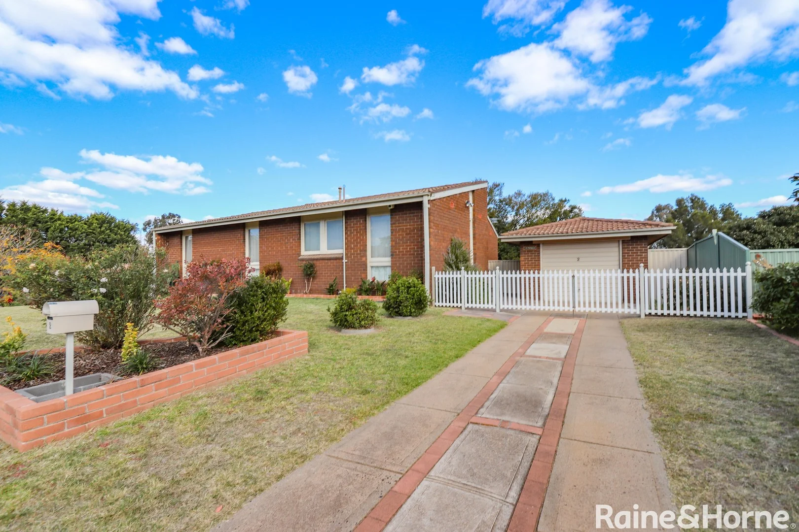 2 Bassett Drive, West Bathurst NSW 2795