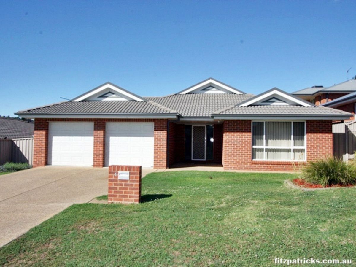 4 bedrooms House in 4 Wilton Street BOURKELANDS NSW, 2650