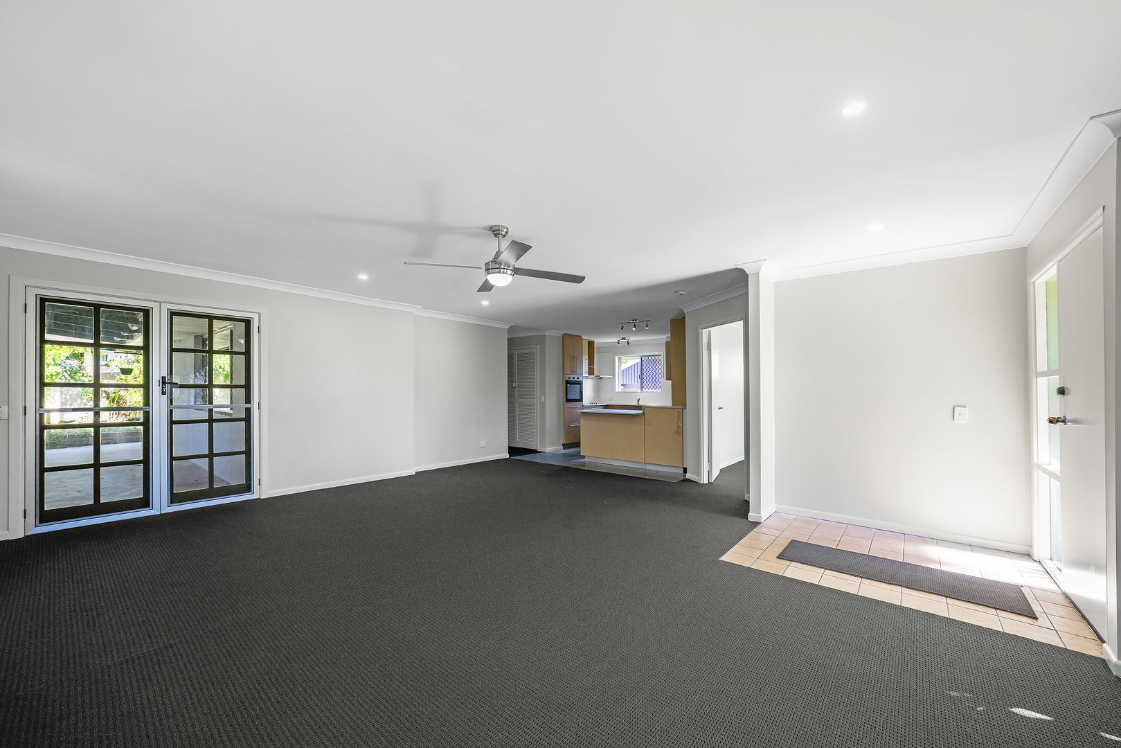 44 Shirley Street, Southport QLD 4215 House For Rent 800 Domain