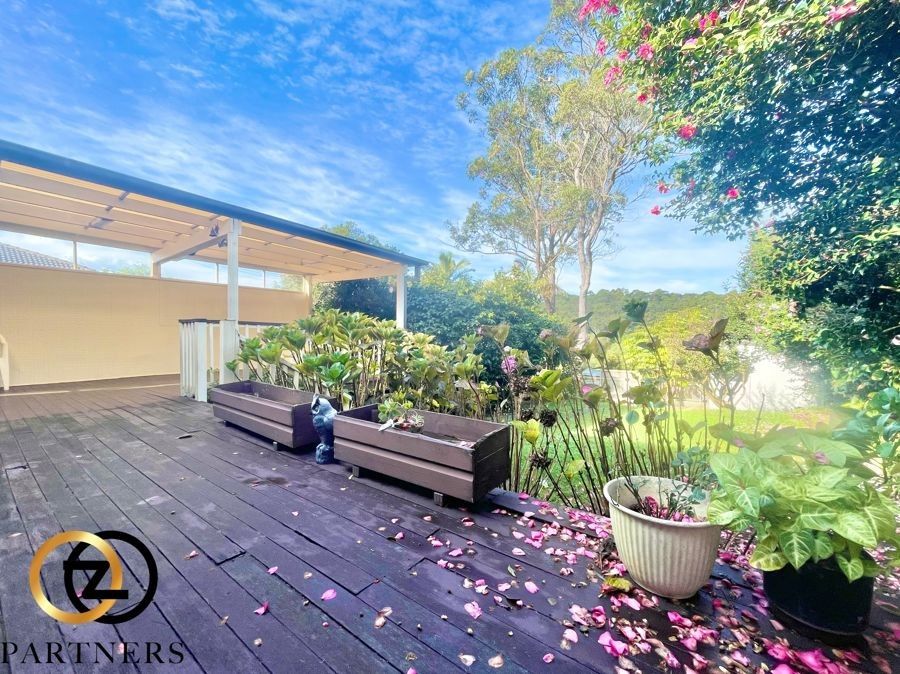 5 bedrooms House in 11 Fairyland Ave CHATSWOOD WEST NSW, 2067