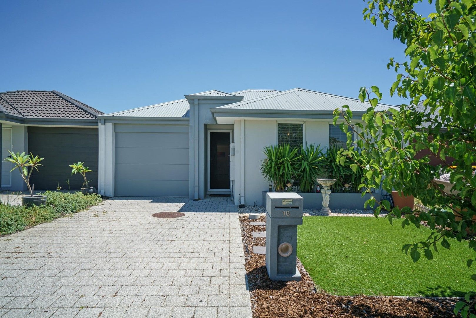 3 bedrooms House in 18 Relic Boulevard AVELEY WA, 6069