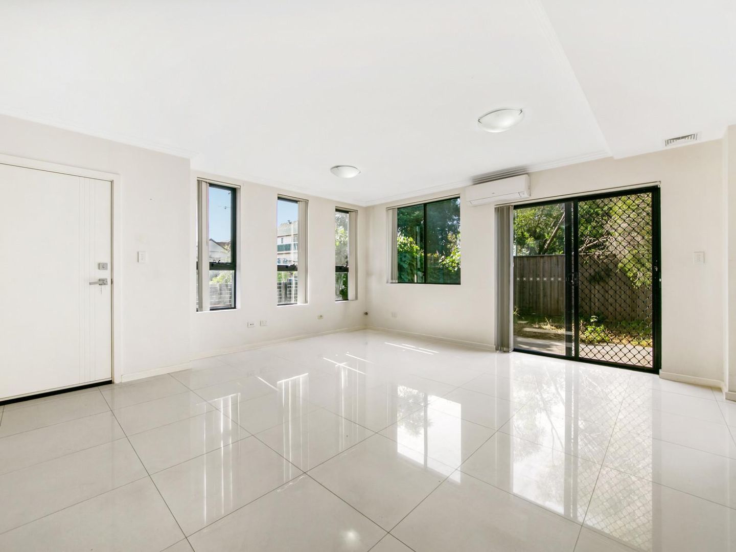 1/26 Roseberry Road, Guildford NSW 2161, Image 2
