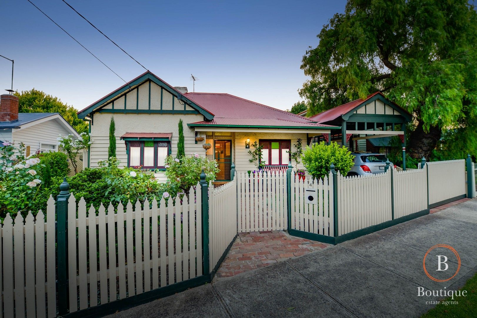 3 bedrooms House in 4 PARKER STREET PASCOE VALE VIC, 3044