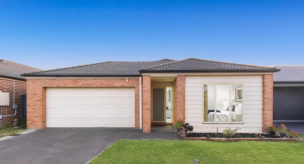 24 Kingsdale Crescent, Pakenham VIC 3810