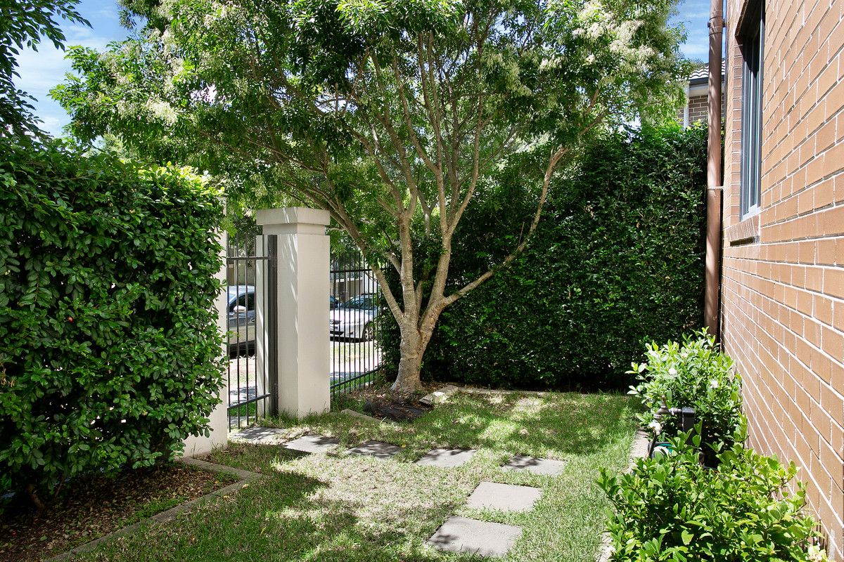 2 bedrooms Apartment / Unit / Flat in 2/1 Parc Guell Drive CAMPBELLTOWN NSW, 2560