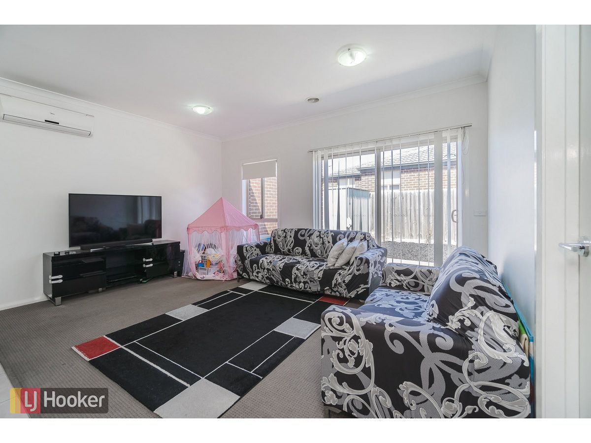 2/25 Ballybunion Avenue, Craigieburn VIC 3064, Image 1