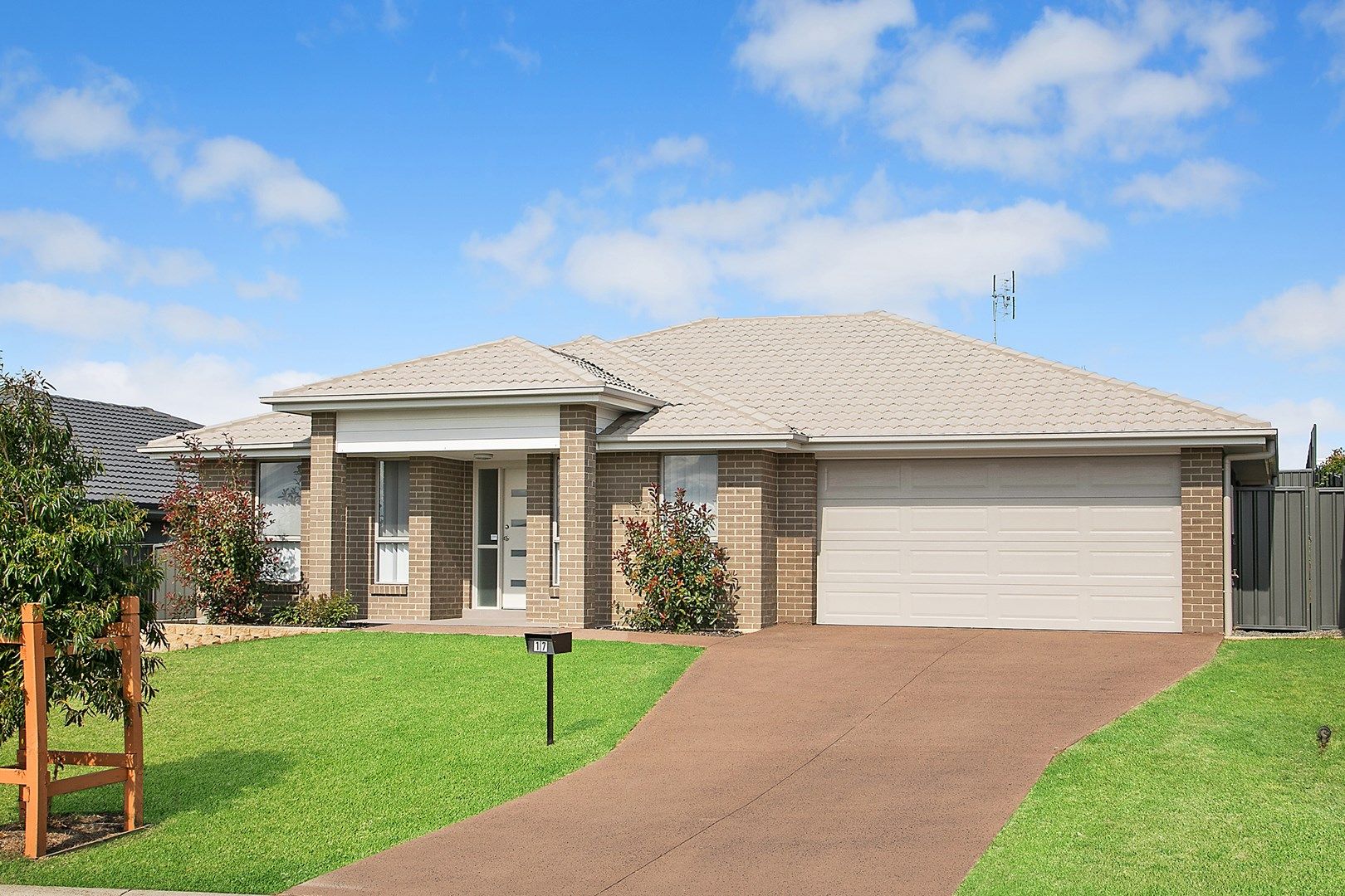 17 Brokenwood Avenue, Cliftleigh NSW 2321, Image 0