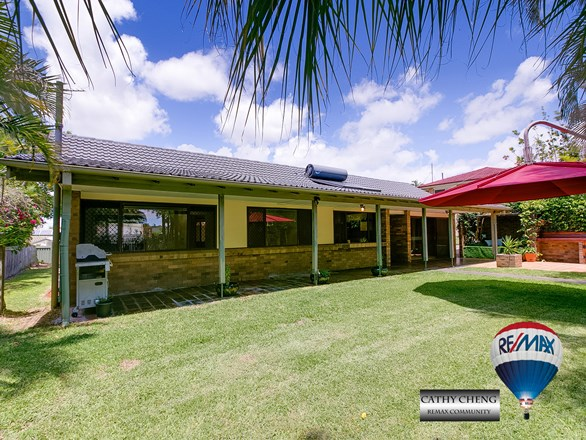 8 Akora Street, Macgregor QLD 4109