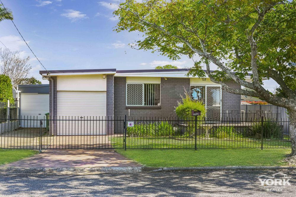 3 bedrooms House in 15 Cloake Street ROCKVILLE QLD, 4350