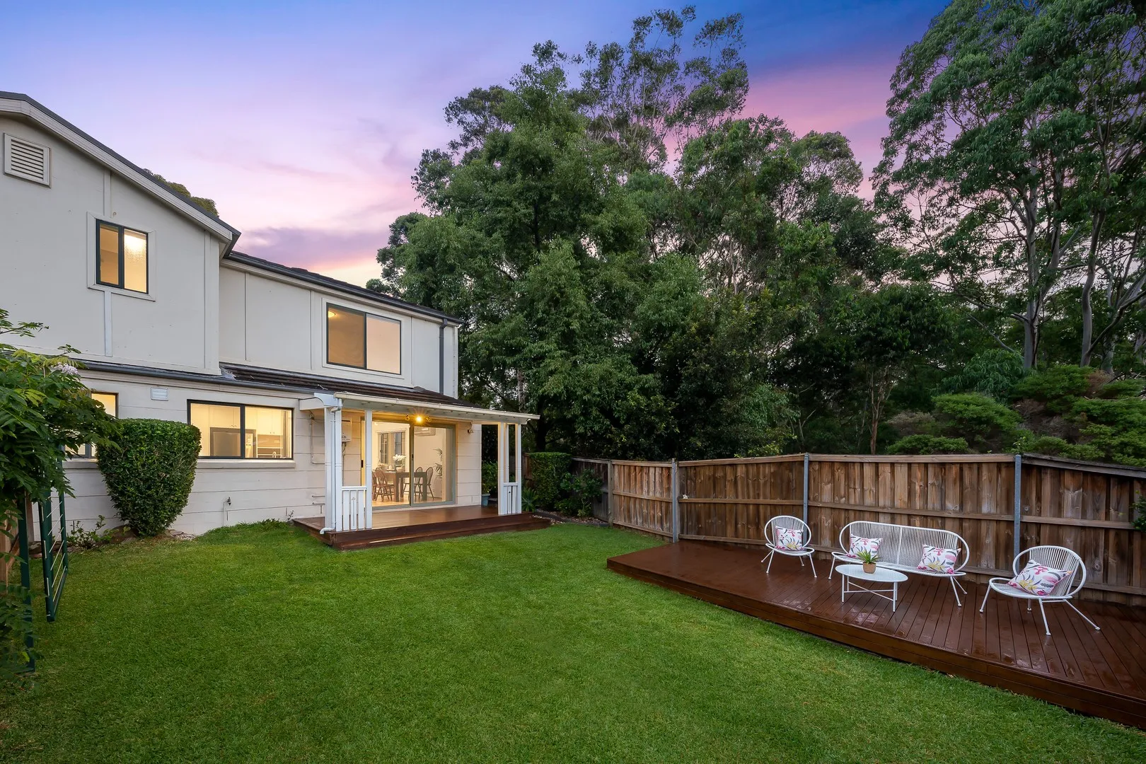 Secluded townhome in ultra-convenient village setting - 280m to Coonara shops (approx.)