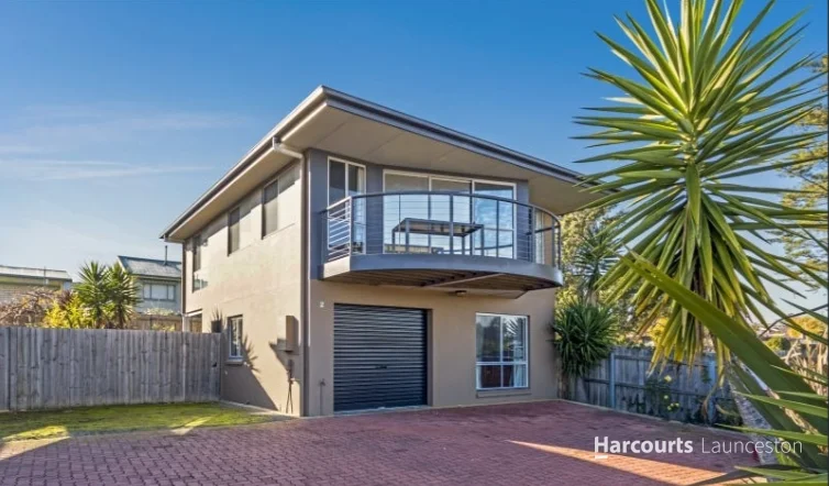 2/15 Rothesay Close, Newnham TAS 7248