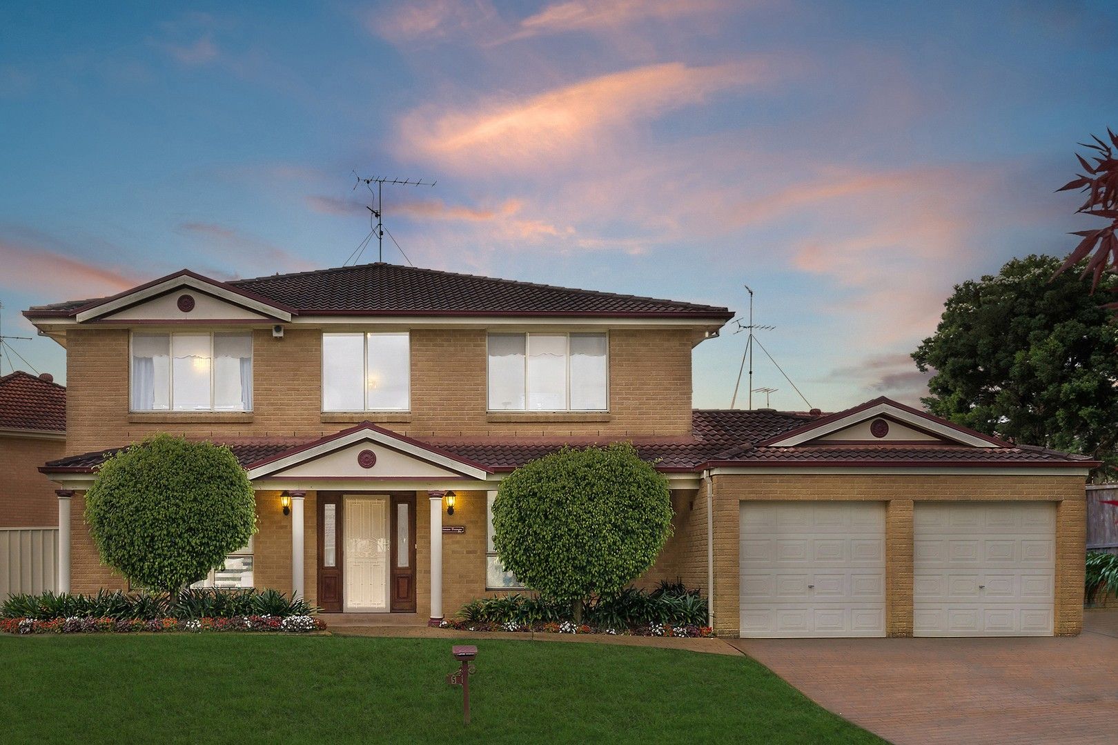 5 bedrooms House in 5 Hakea Street MOUNT ANNAN NSW, 2567