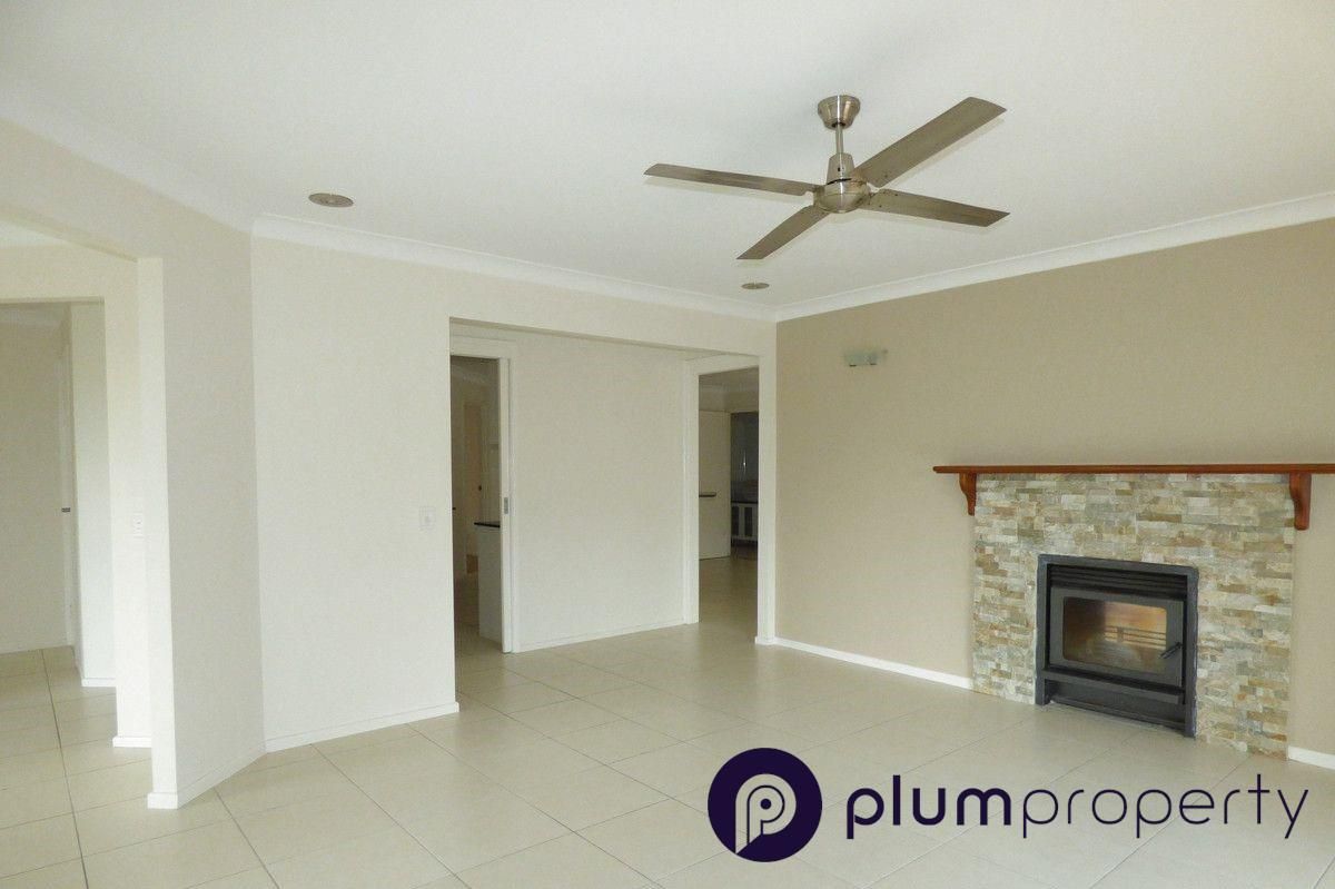 5 bedrooms House in 42 Hakea Crescent CHAPEL HILL QLD, 4069