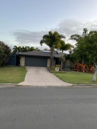 4 bedrooms House in 15 Captain Cook Street URRAWEEN QLD, 4655
