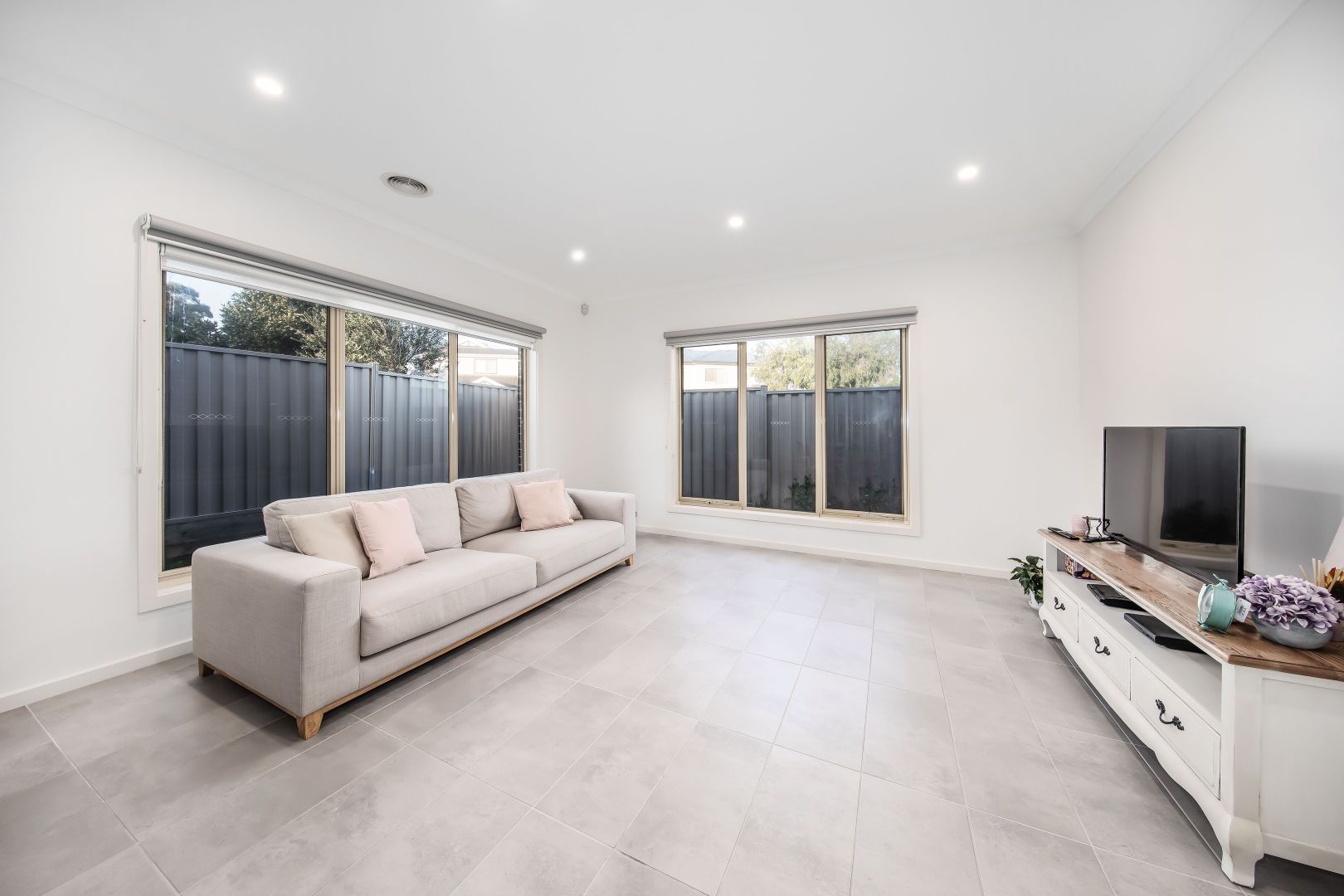 3/6 Gloucester Court, Sydenham VIC 3037, Image 1