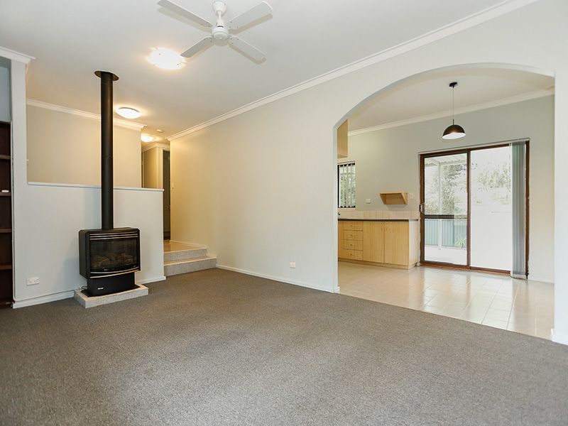 14 Delaware Place, KALLAROO WA 6025, Image 2