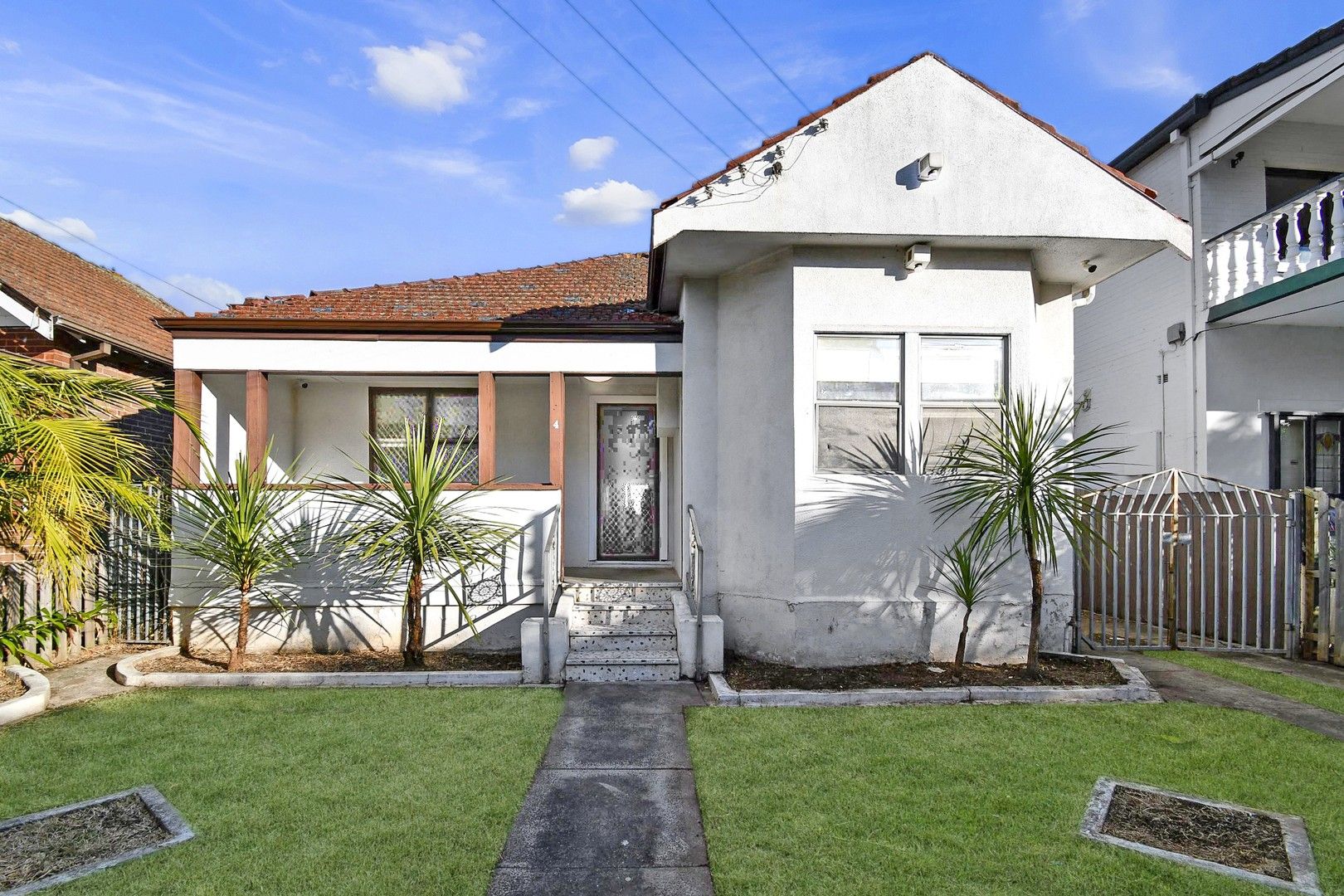 3 bedrooms House in 4 Dudley Avenue BANKSTOWN NSW, 2200