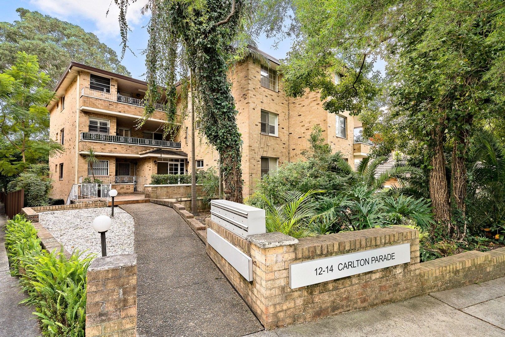 2 bedrooms Apartment / Unit / Flat in 1/12-14 Carlton Parade CARLTON NSW, 2218