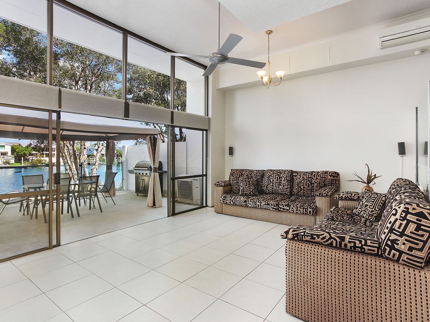 30/7 Campbell Street, Bundall QLD 4217, Image 2