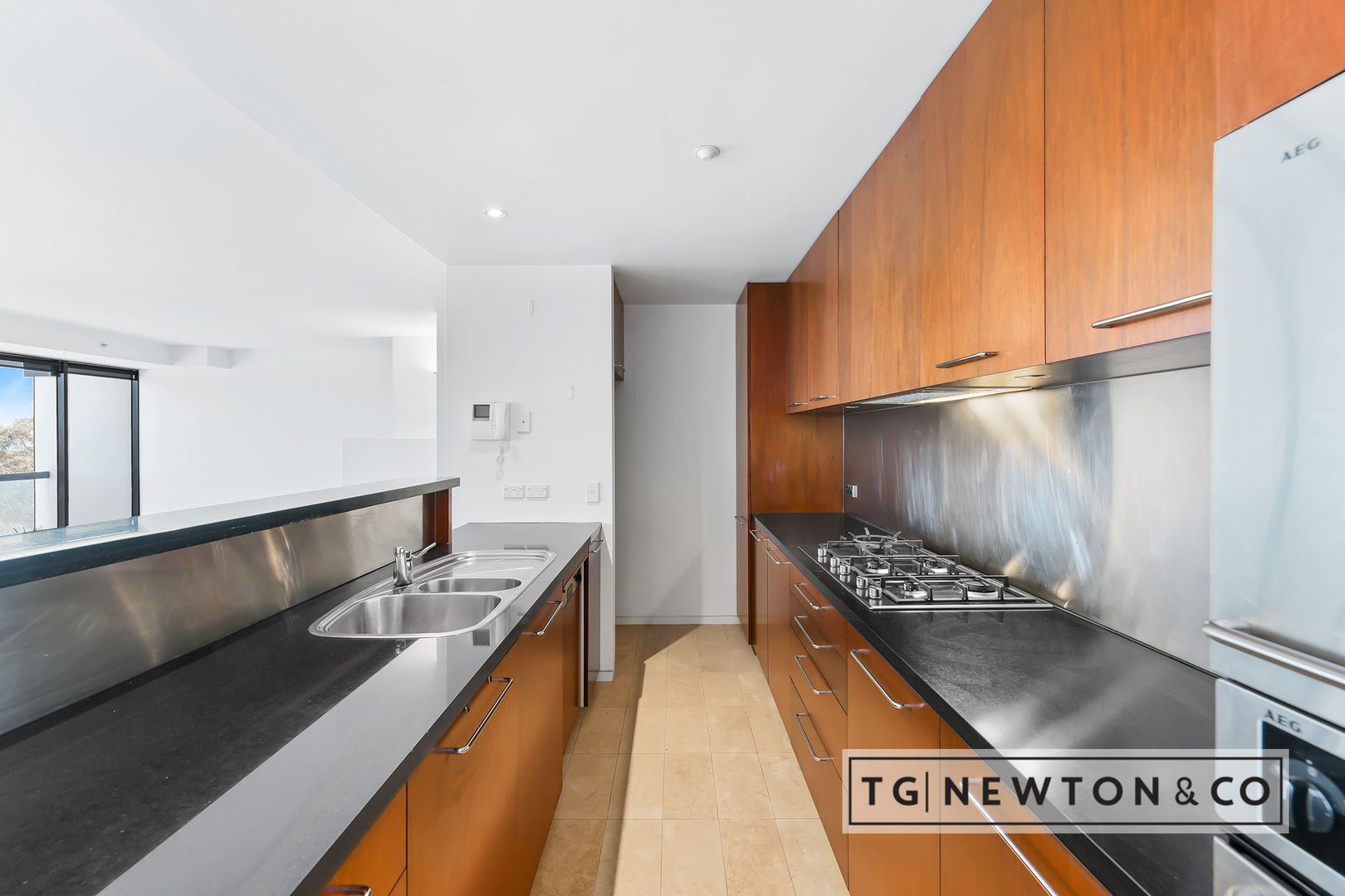 5P/228 The Avenue, Parkville VIC 3052, Image 2