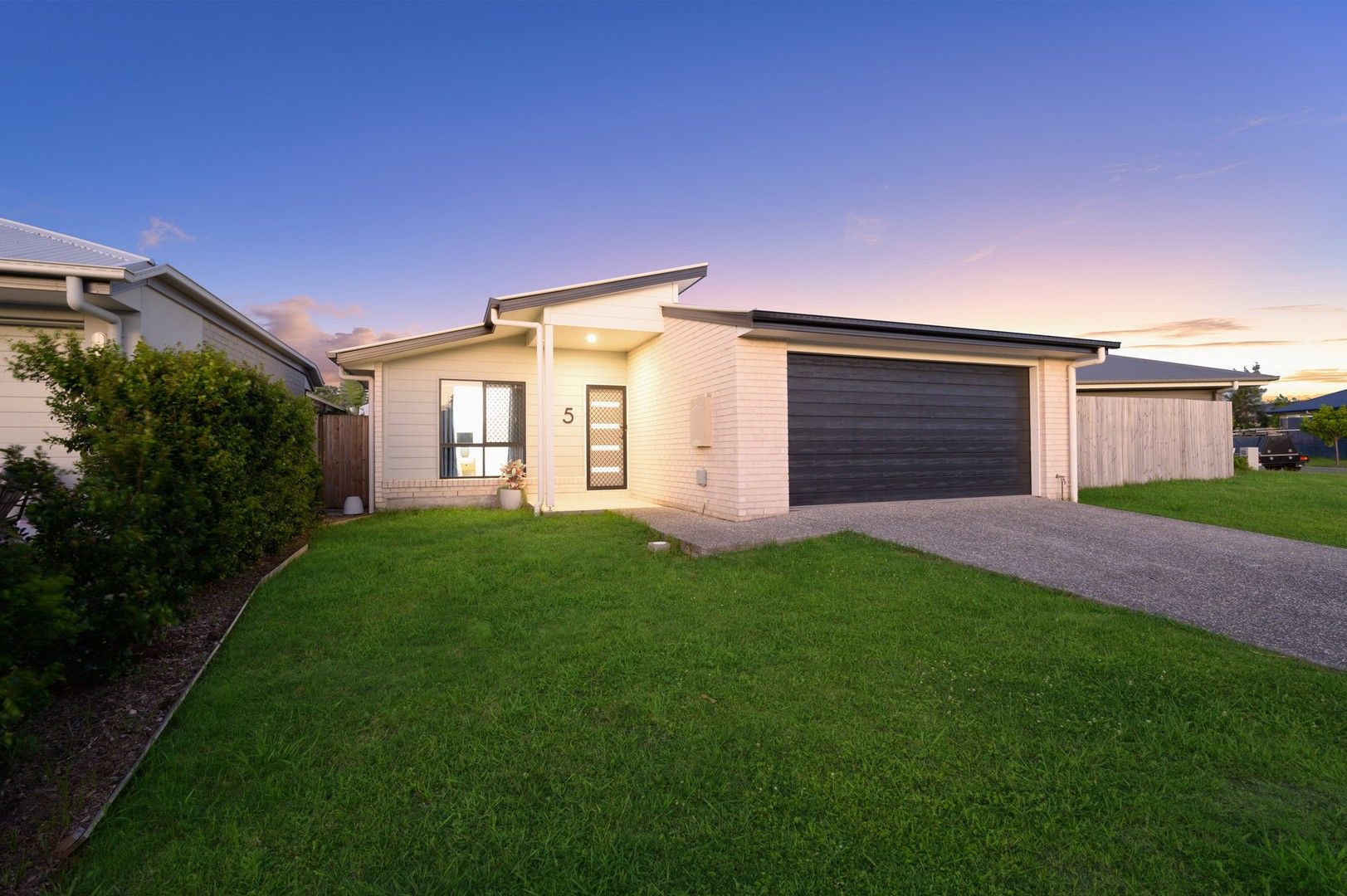4 bedrooms House in 5 Weymouth Street PIMPAMA QLD, 4209