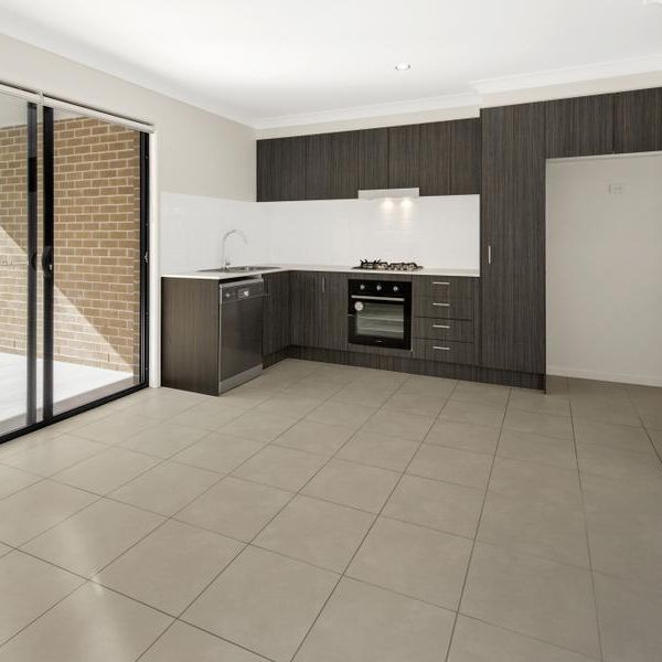 2/39 Christie Crescent, Bellbird Park QLD 4300 House For Rent 550