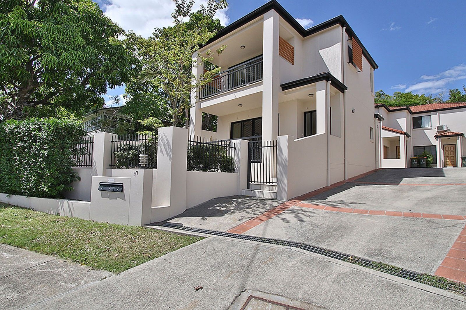 3 bedrooms Townhouse in 2/77 Depper Street ST LUCIA QLD, 4067