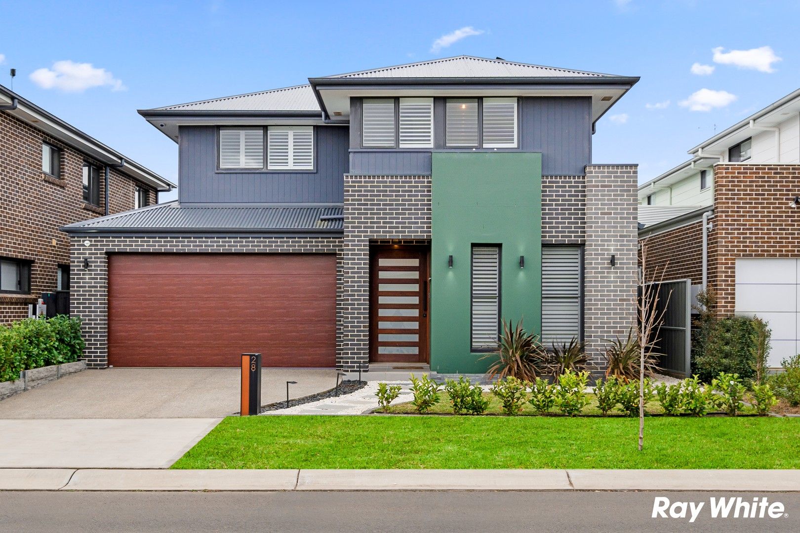 5 bedrooms House in 28 Marsdenia Avenue MARSDEN PARK NSW, 2765