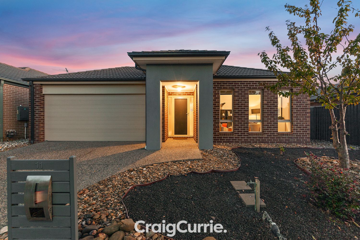 4 bedrooms House in 11 Parmentier Way PAKENHAM VIC, 3810