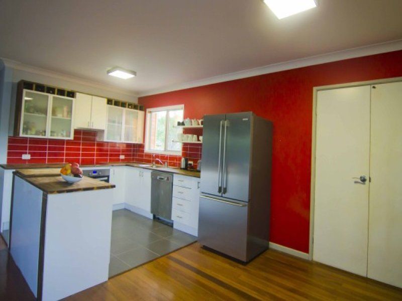 3 bedrooms House in 28 Tahiti Avenue PALM BEACH QLD, 4221