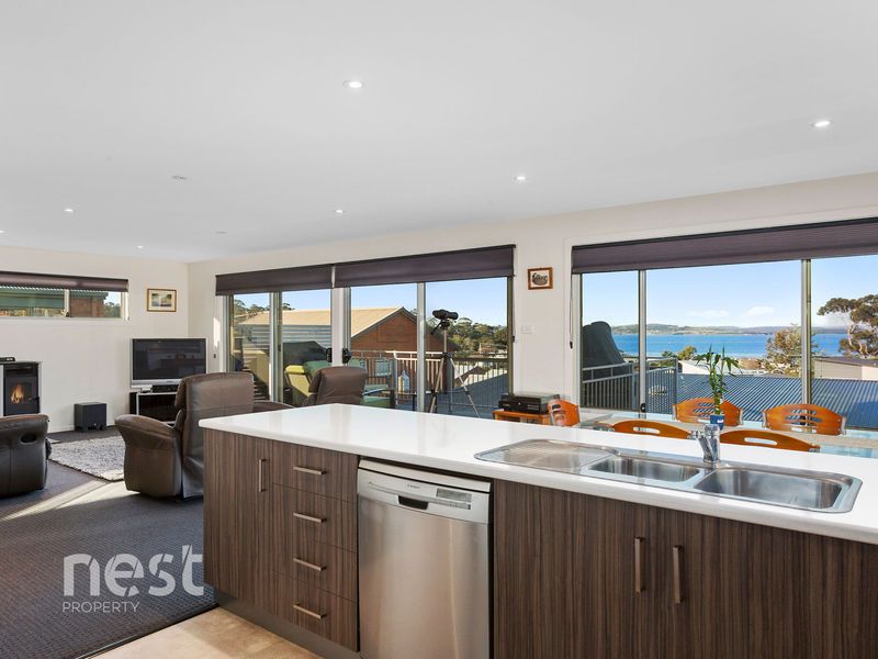 2/184 Roslyn Avenue, Blackmans Bay TAS 7052, Image 0