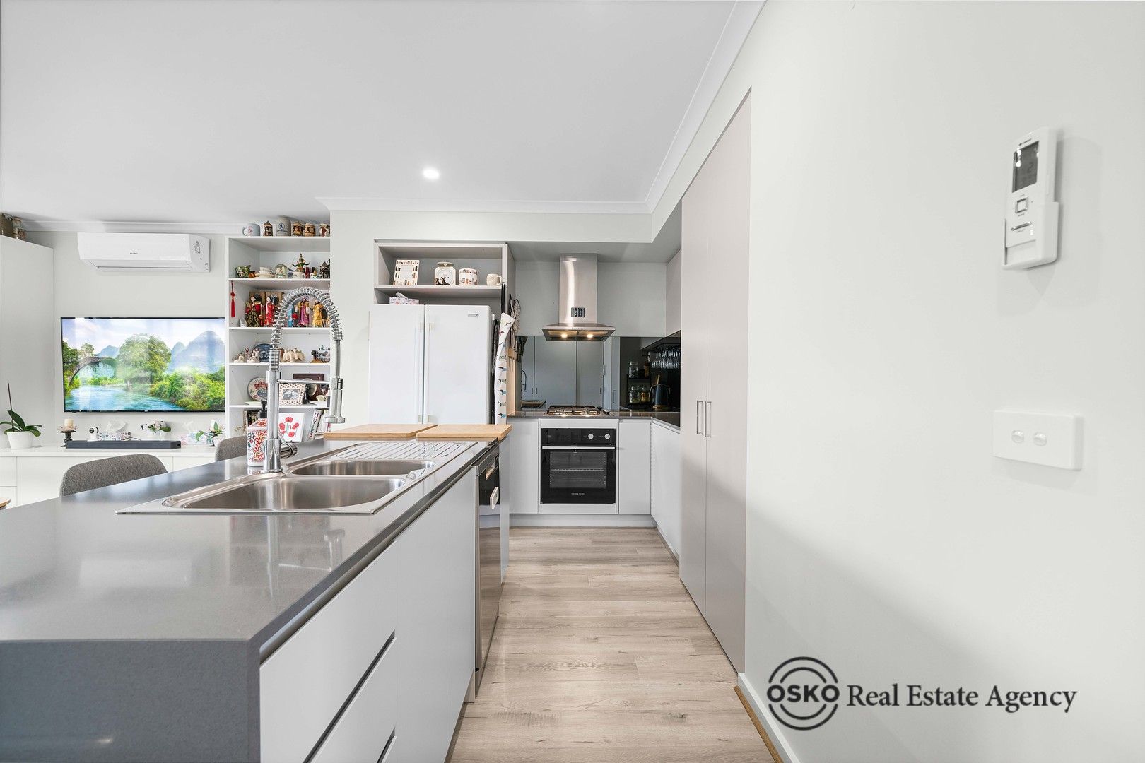 31 Adventure Avenue, Fraser Rise VIC 3336, Image 0