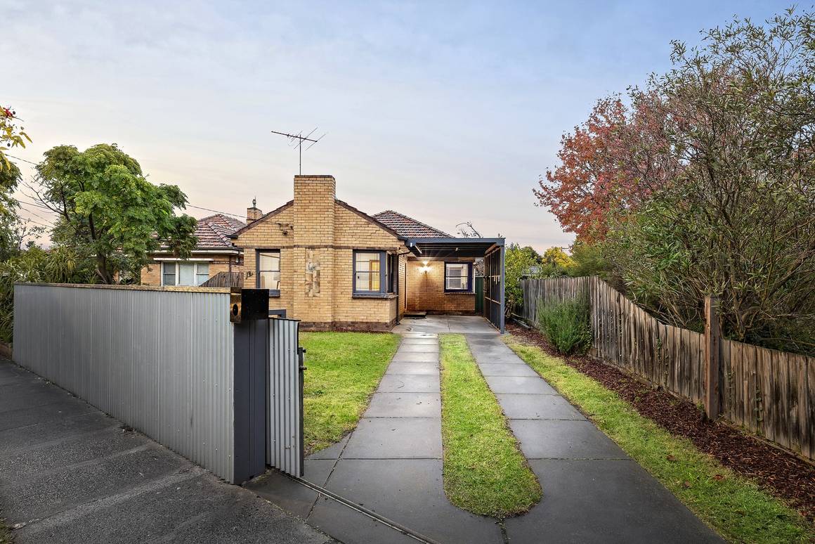 Picture of 78 Haughton Road, OAKLEIGH VIC 3166