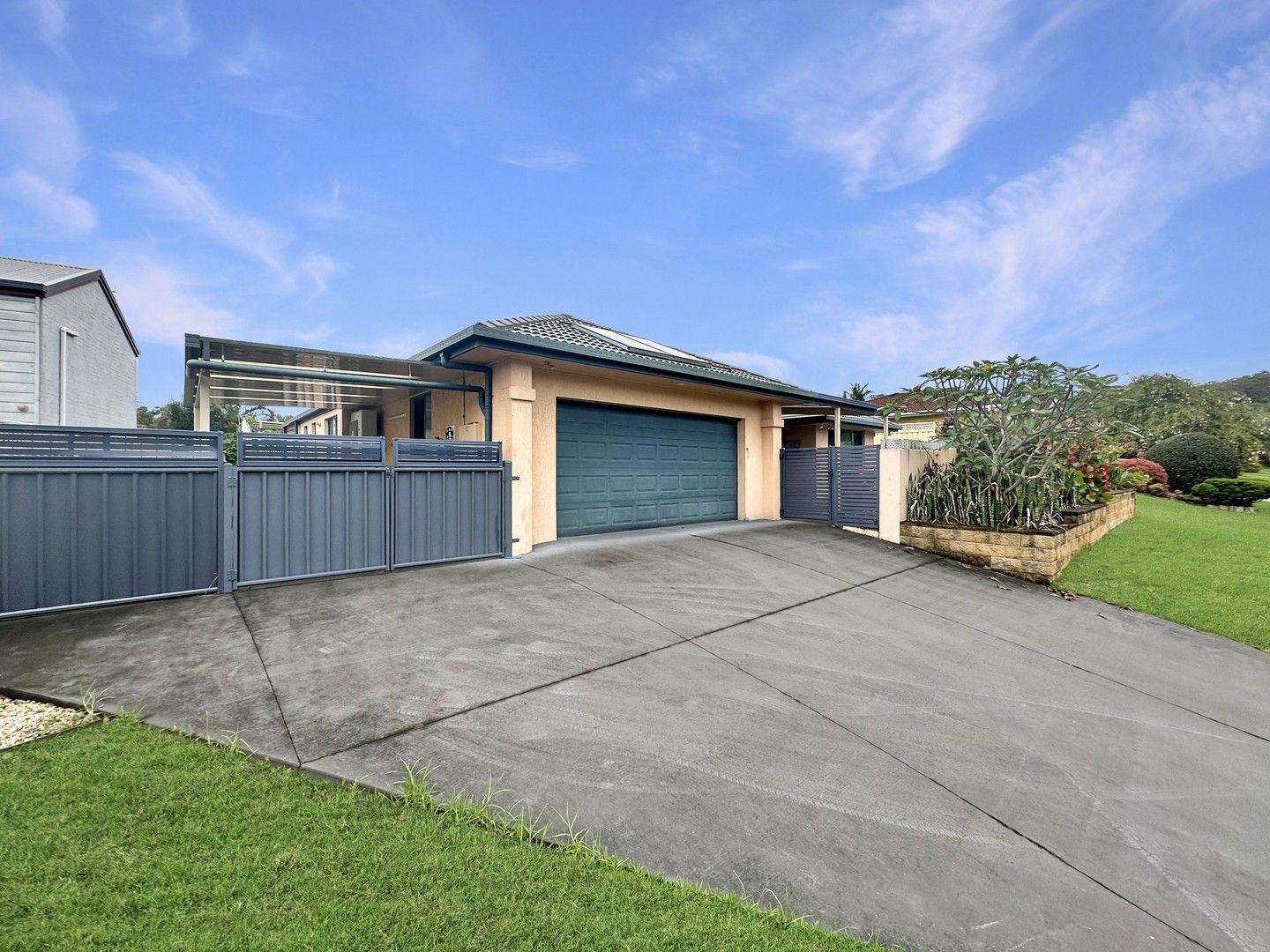 4 bedrooms House in 22 Crystal Drive SAPPHIRE BEACH NSW, 2450