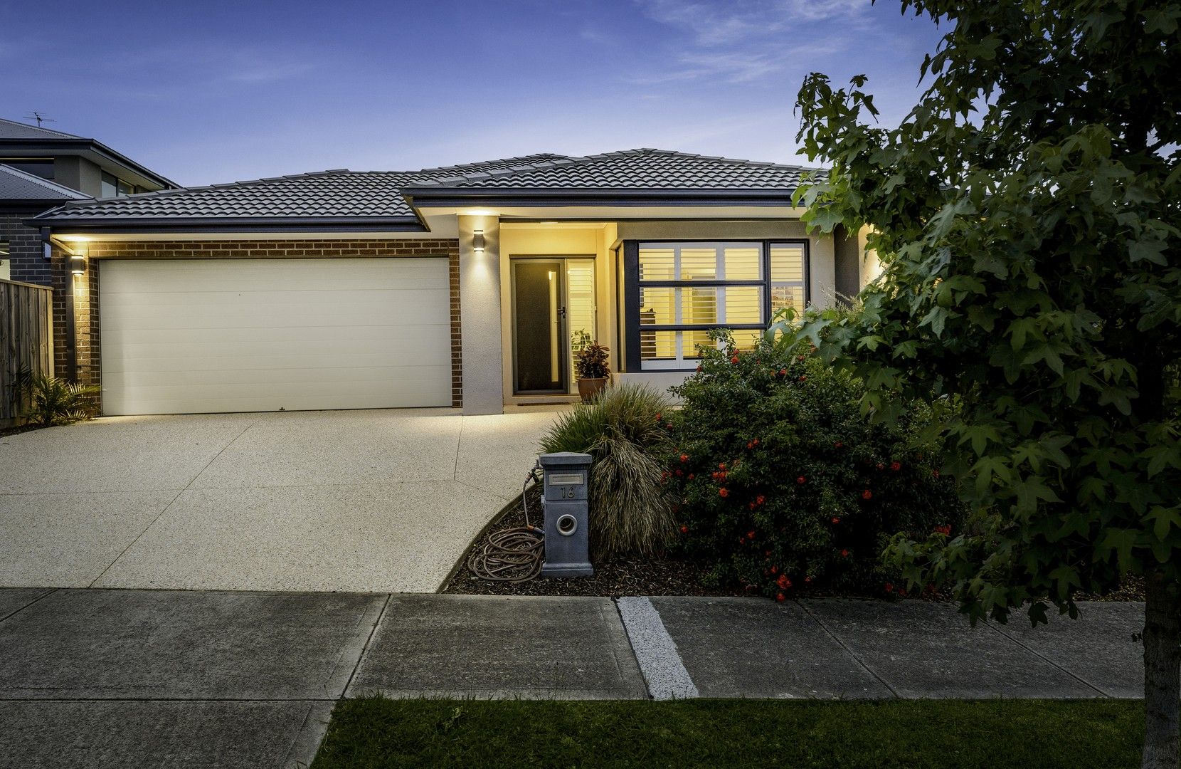 4 bedrooms House in 16 Levens Way OFFICER VIC, 3809