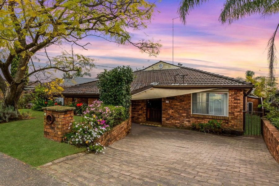 4 bedrooms House in 13 Jindalla Crescent HEBERSHAM NSW, 2770