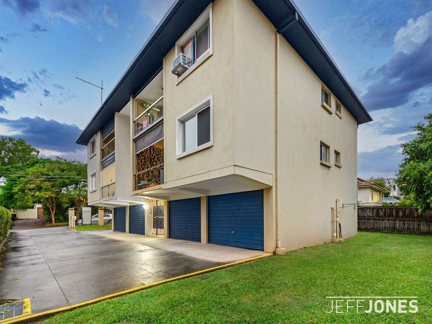 2 bedrooms Apartment / Unit / Flat in 1/21 Embie Street HOLLAND PARK WEST QLD, 4121