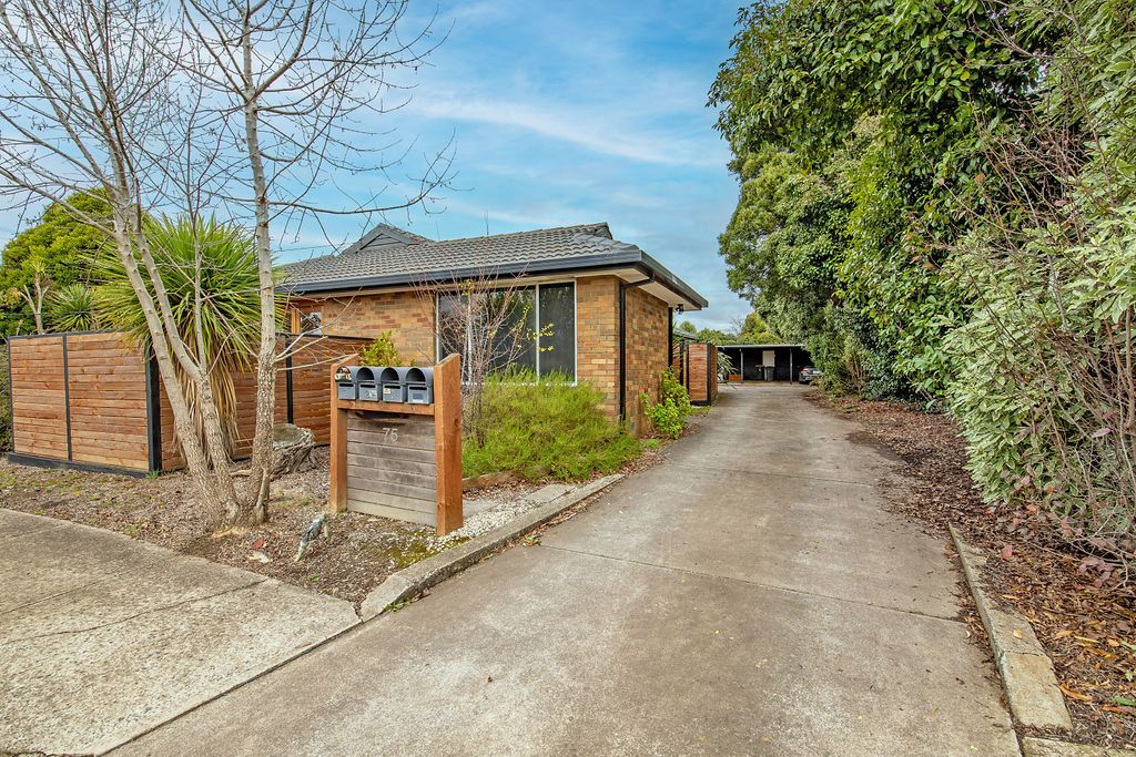 1 bedrooms Apartment / Unit / Flat in 2/75 Cuthberts Road ALFREDTON VIC, 3350