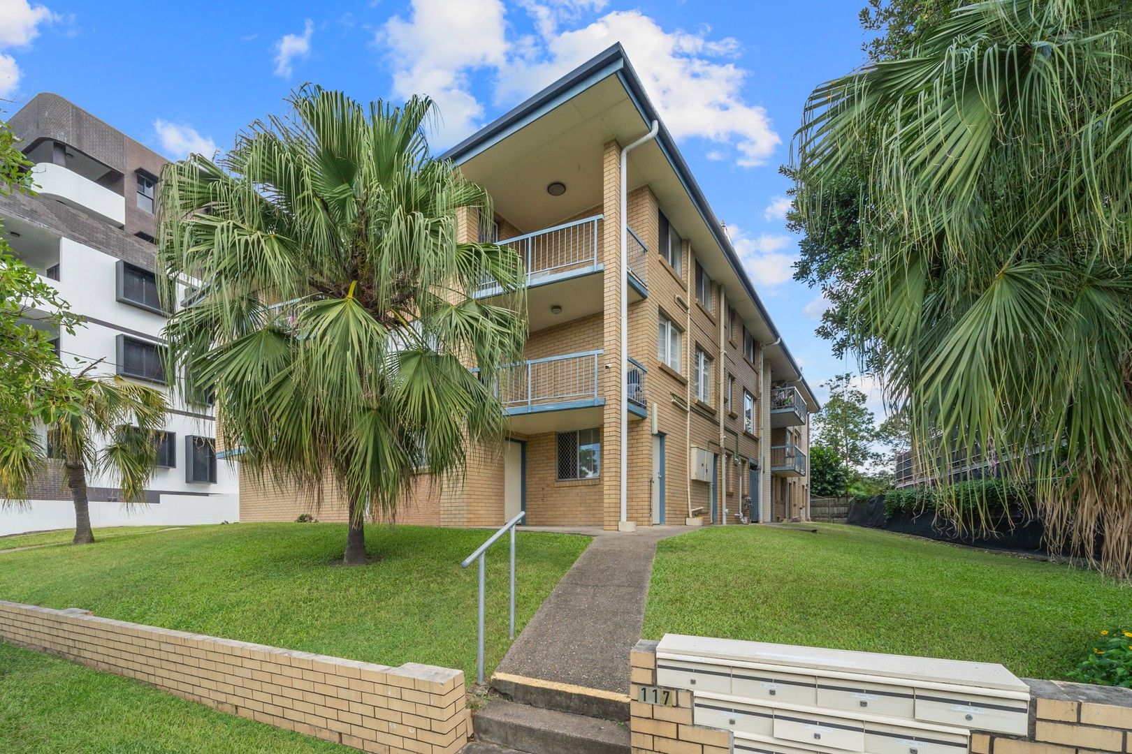 2 bedrooms Apartment / Unit / Flat in 4/117 Clarence Road INDOOROOPILLY QLD, 4068