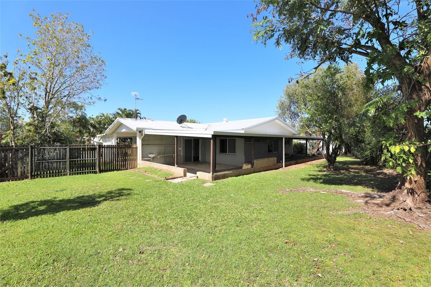 2 Mermaid Close, Bentley Park QLD 4869 - House For Rent ...