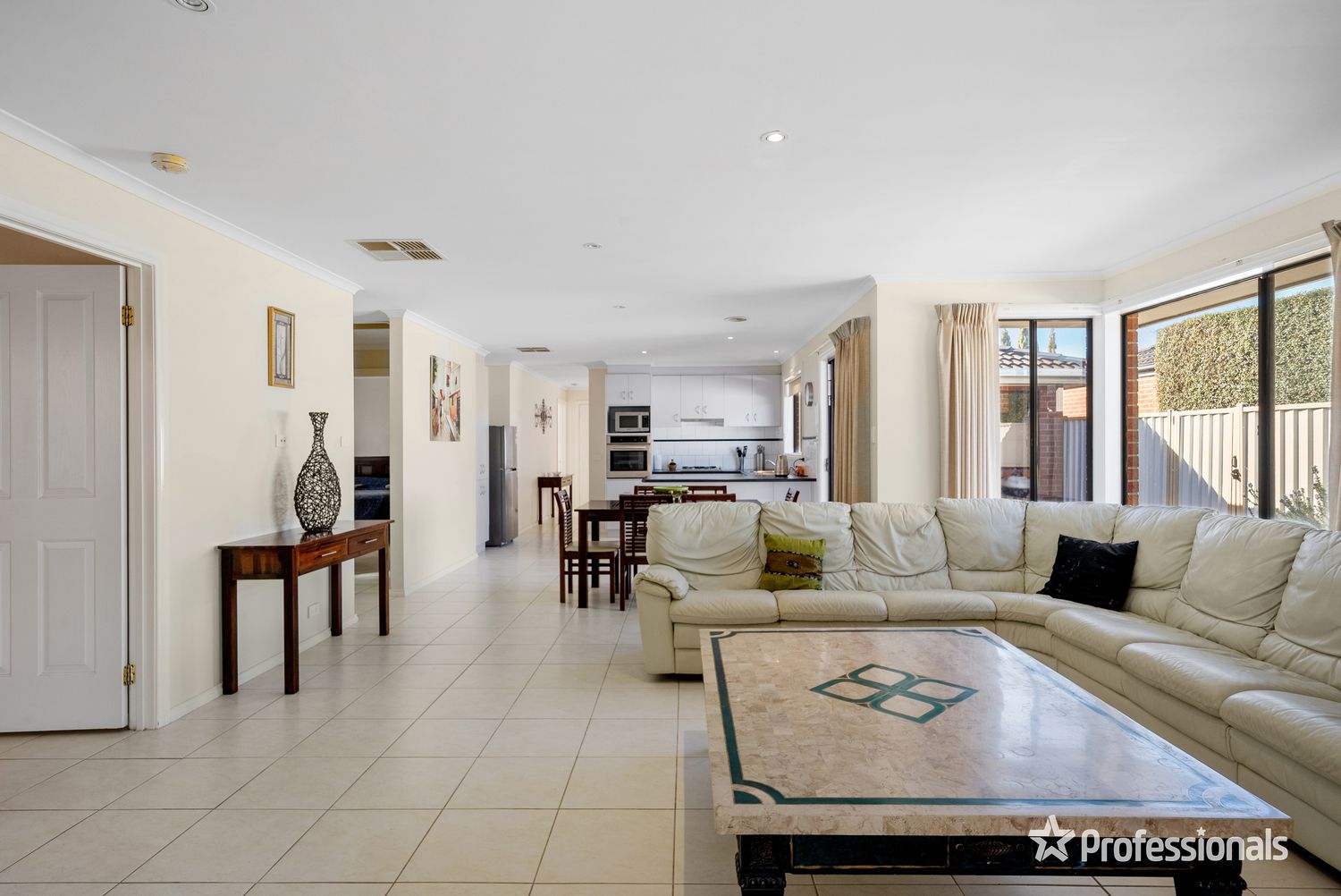 7 Willis Place, Delahey VIC 3037, Image 2