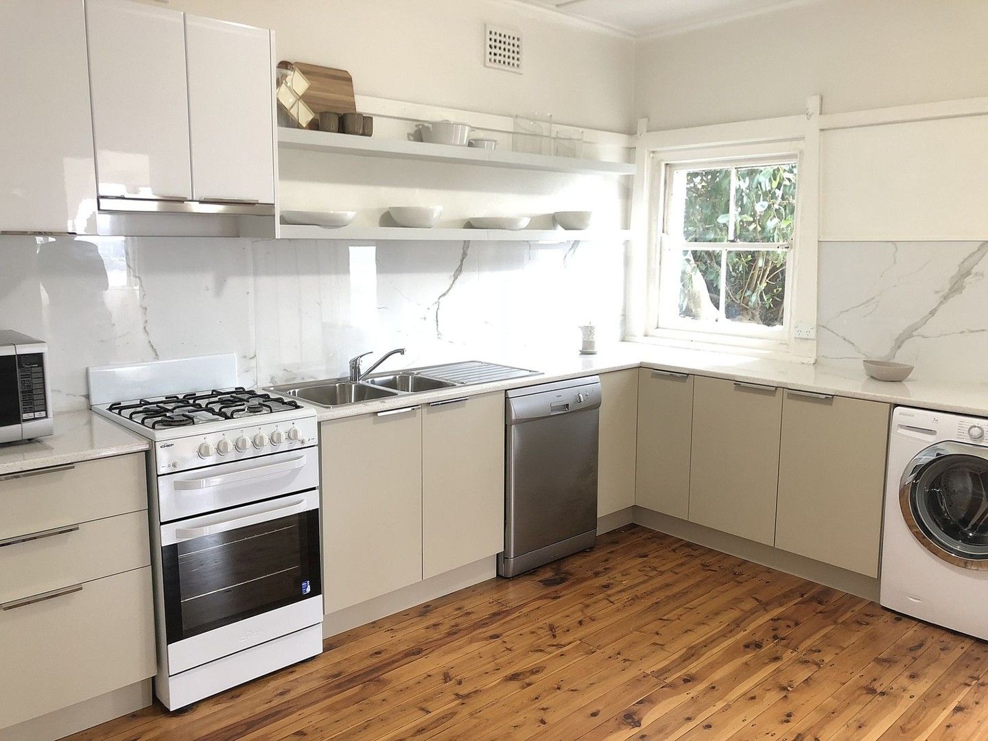 4 bedrooms House in 2A Edgecliffe Esp SEAFORTH NSW, 2092