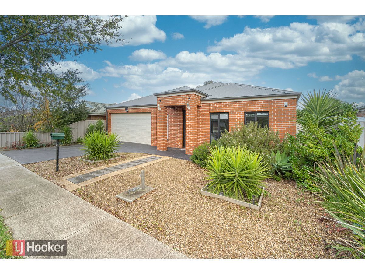 14 Emerald Circuit, Craigieburn VIC 3064, Image 2