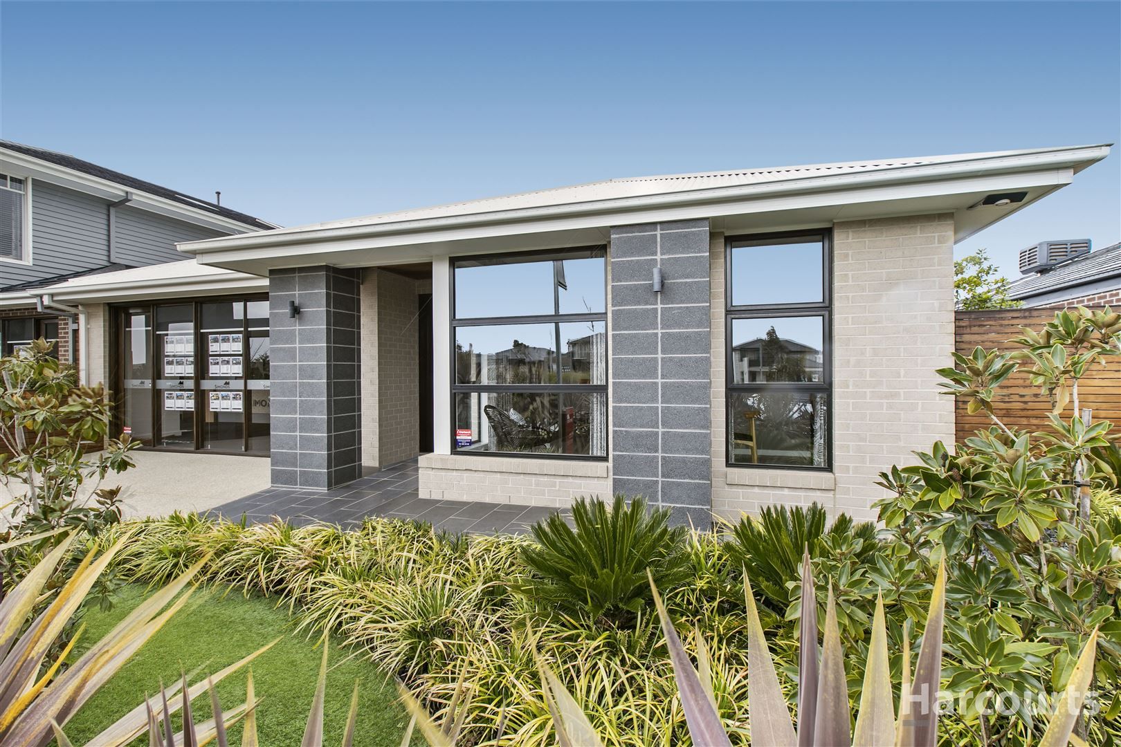 8 Callow Ave, Clyde North VIC 3978, Image 0