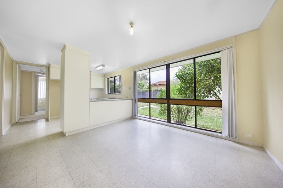 8 Hardey Place, Stirling ACT 2611, Image 2