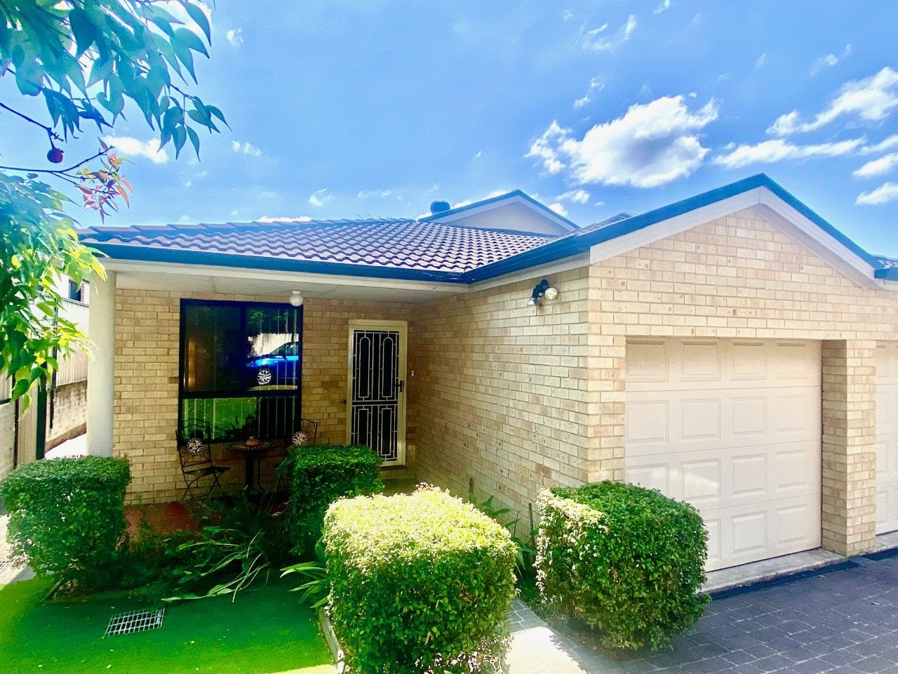 3 bedrooms Villa in 2/23 Ogilvy Street PEAKHURST NSW, 2210