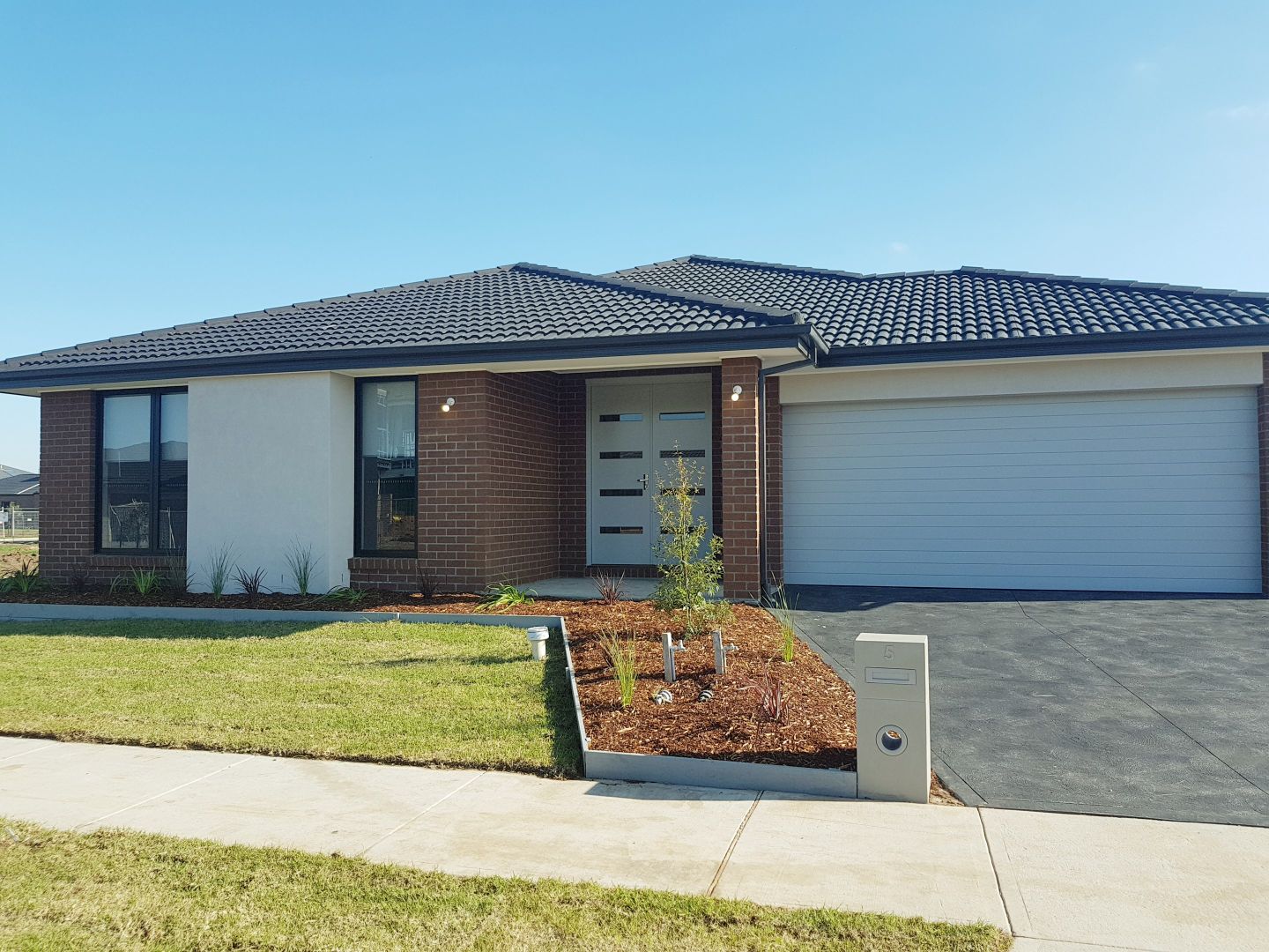 5 Street, Tarneit Property History & Address Research Domain